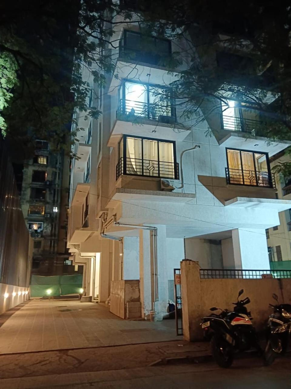 Modern 2 Bedroom Bandra Trendy Location Apartment