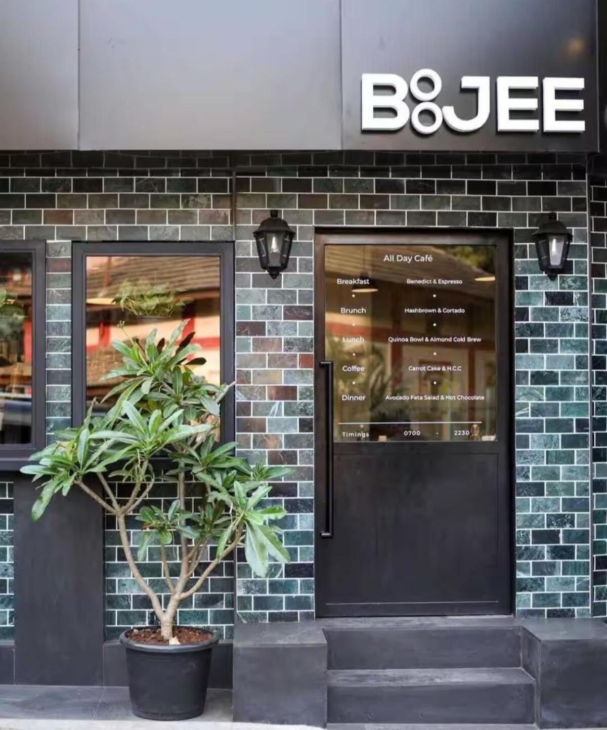 Modern 2 Bedroom Bandra Trendy Location Apartment *