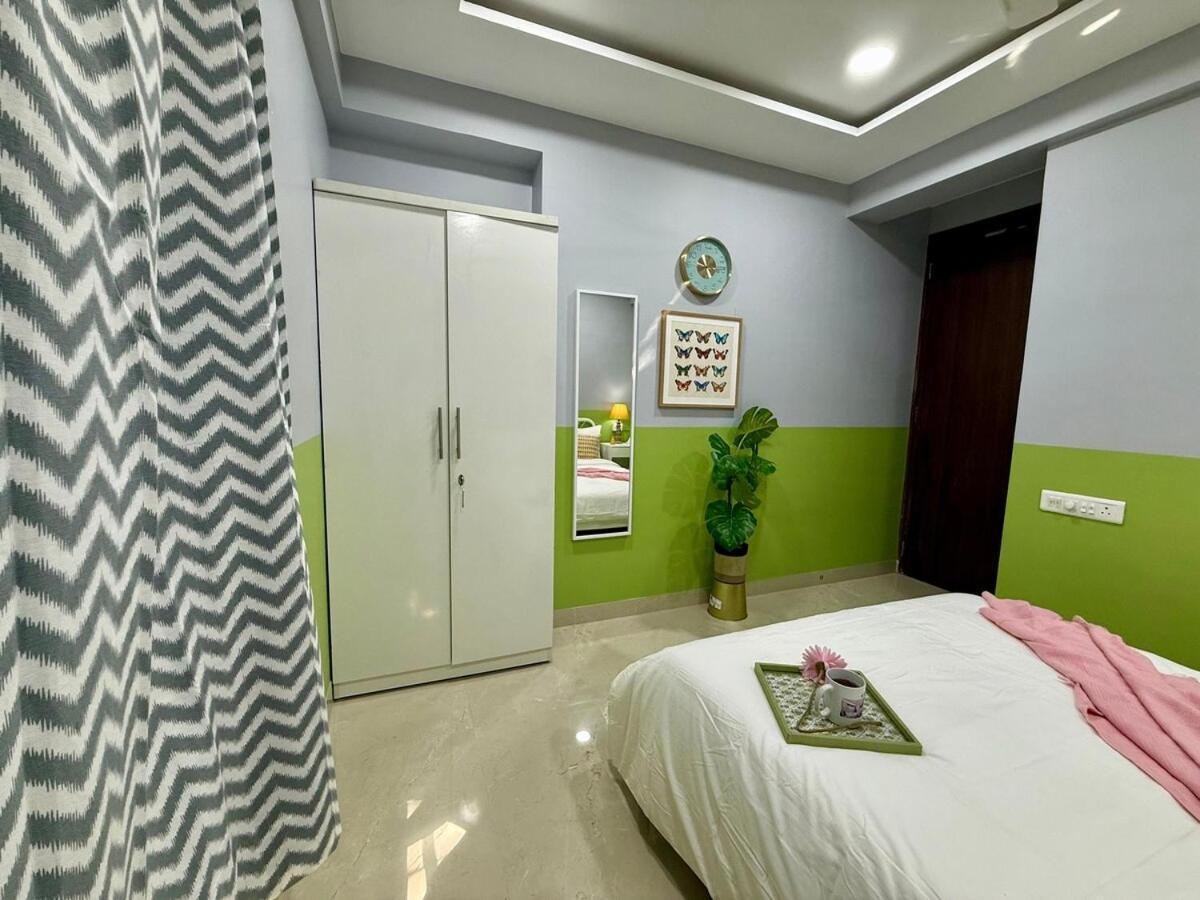Apartment Modern 2 Bedroom Bandra Trendy Location *