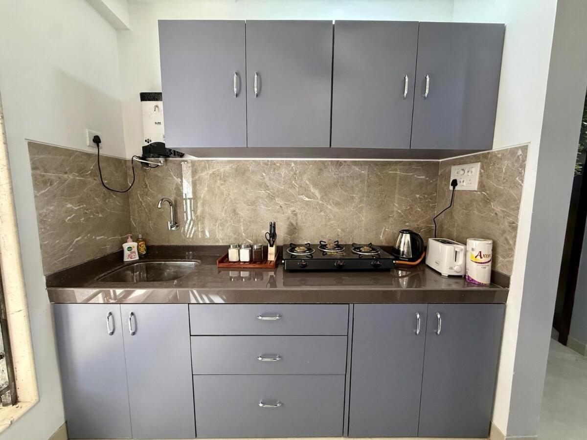 Apartment Modern 2 Bedroom Bandra Trendy Location