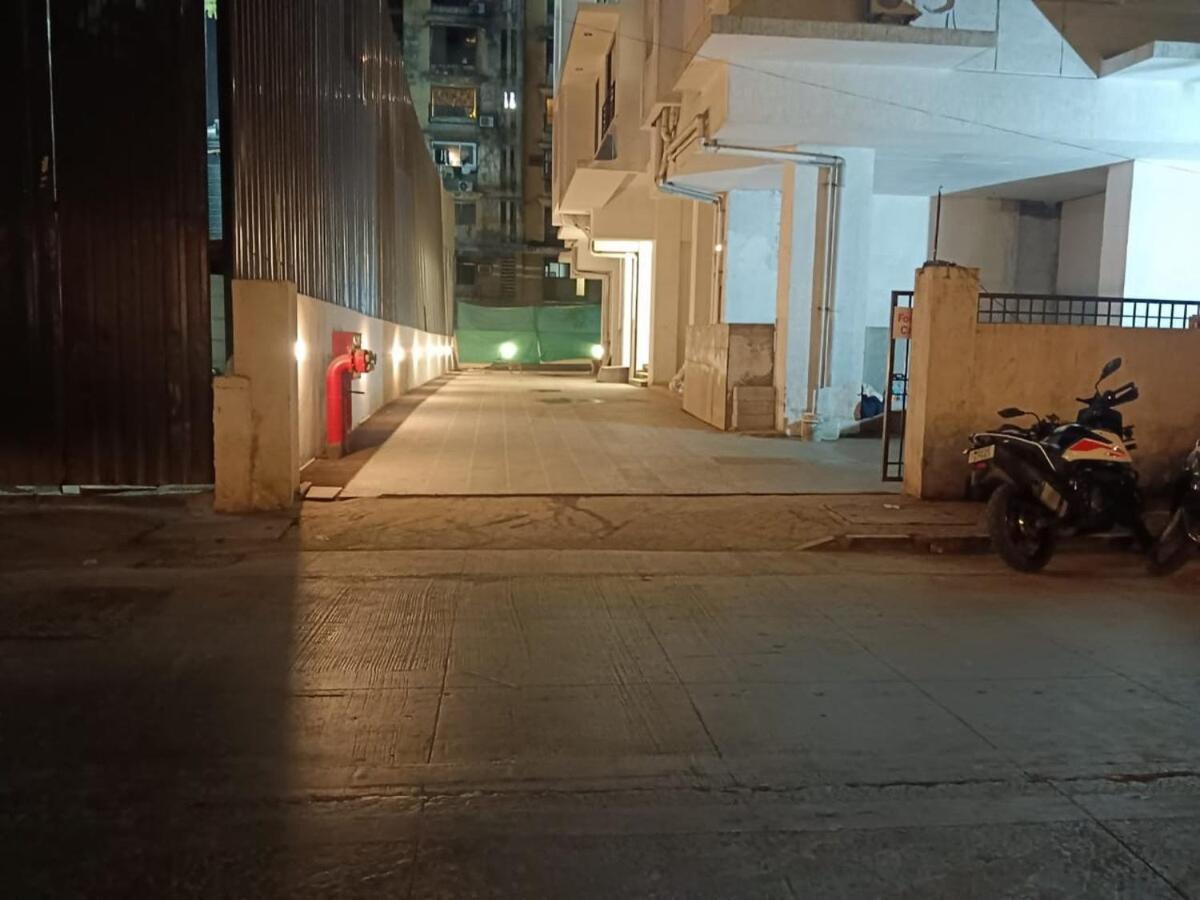 Apartment Modern 2 Bedroom Bandra Trendy Location *