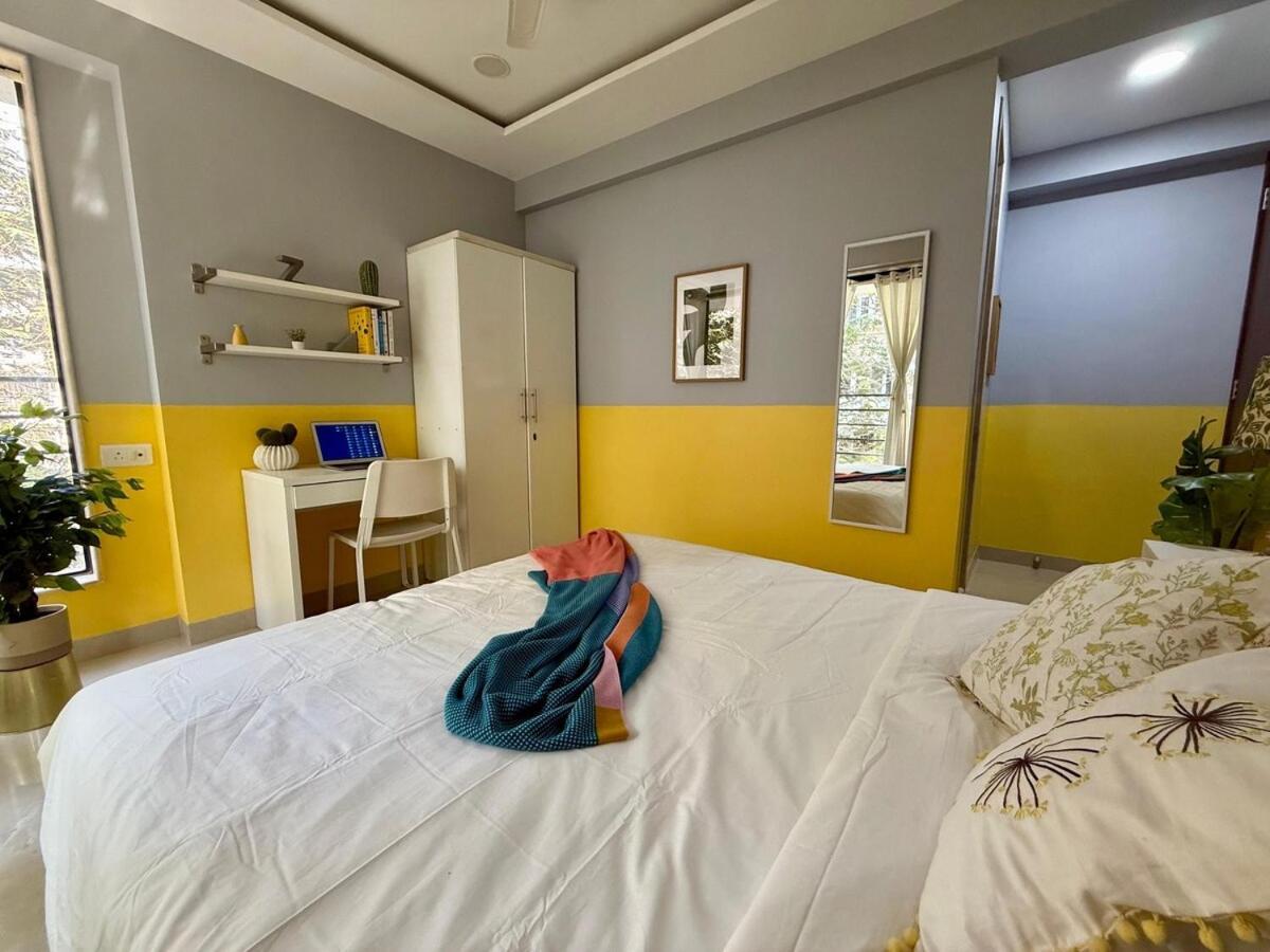 Modern 2 Bedroom Bandra Trendy Location Apartment *